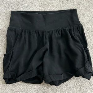 Mimi Chica, Juniors Size XS - Elastic Waist Folded Cuff Black Lined Shorts- EUC
